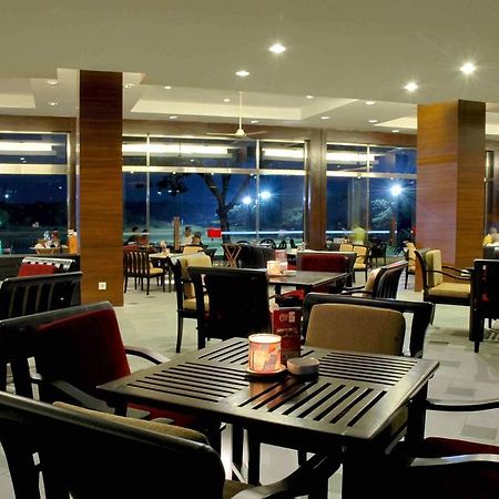 Ciputra Golf, Club & Hotel Surabaya Restaurant foto